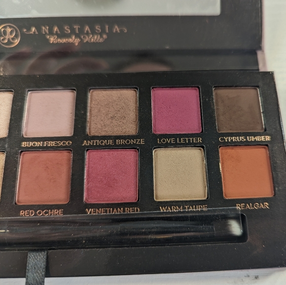 ABH | Modern Renaissance Palette - Picture 3 of 4